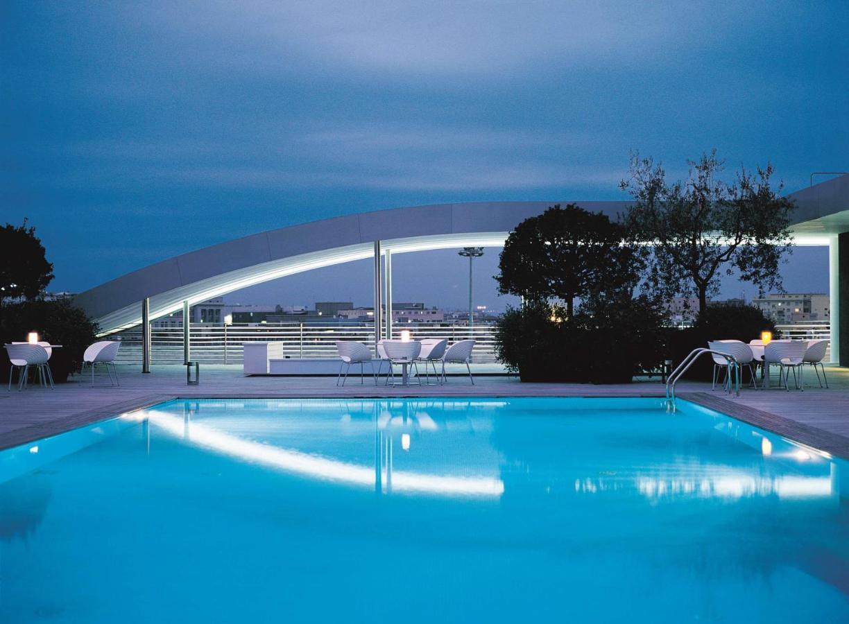 Radisson Blu Es. Hotel, Roma Exterior foto The pool at the Westin Palace, Madrid