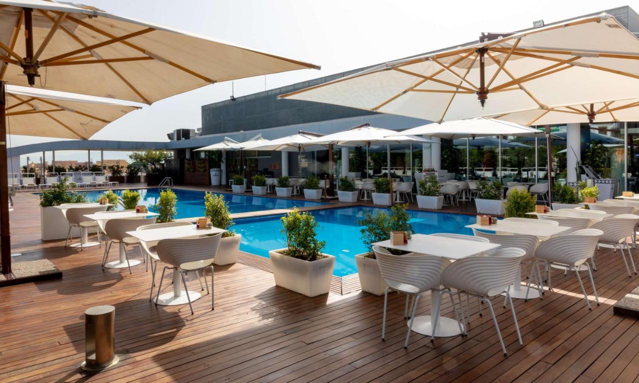 Radisson Blu Es. Hotel, Roma Exterior foto The pool at the hotel