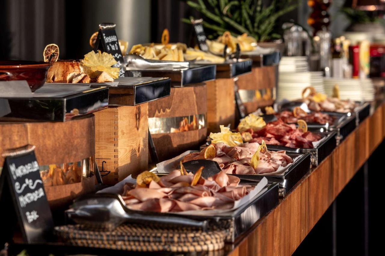 Radisson Blu Es. Hotel, Roma Exterior foto A buffet